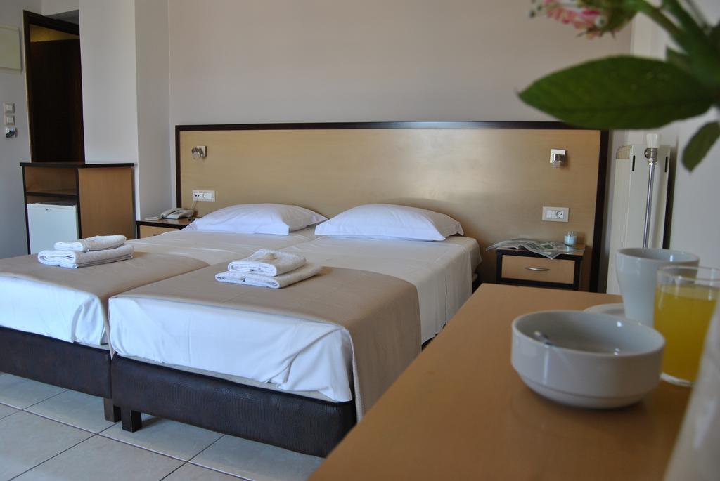 Theofilos City Hotel Chania  Room photo